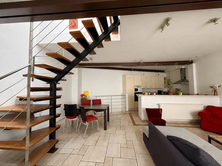 Charming 3-bedroom rear house with a terrace