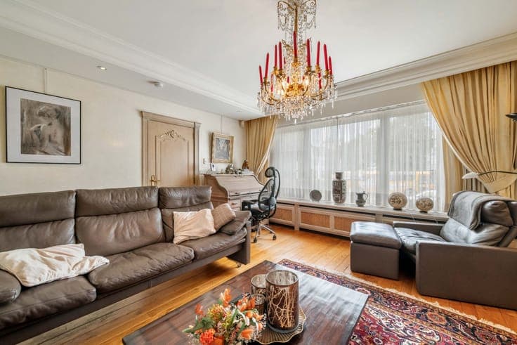 Characterful gentleman's residence (4 to 5 bedrooms) with g