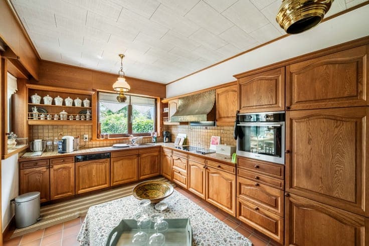 Characterful gentleman's residence (4 to 5 bedrooms) with g
