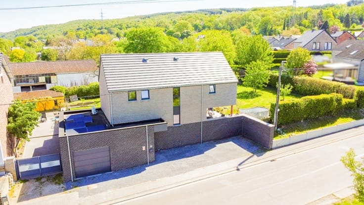 Property 4F with garage and outbuilding in Engis!