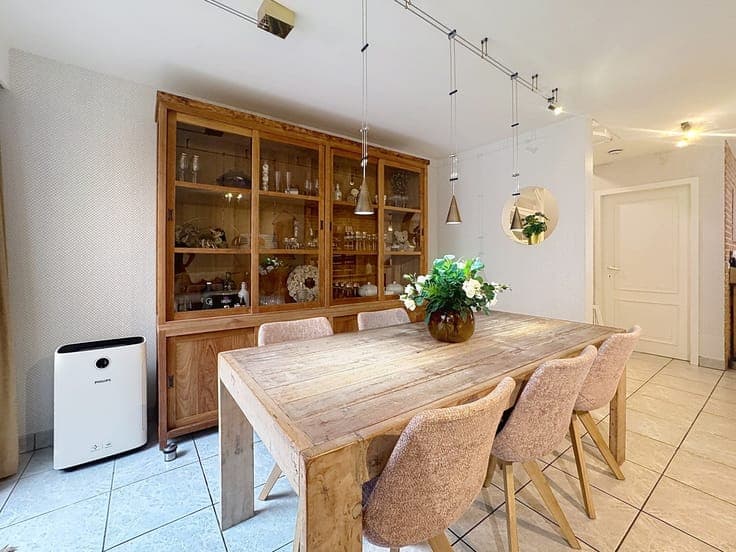 Instapklare gezinswoning met 4 slaapkamers, zonnepanelen ...