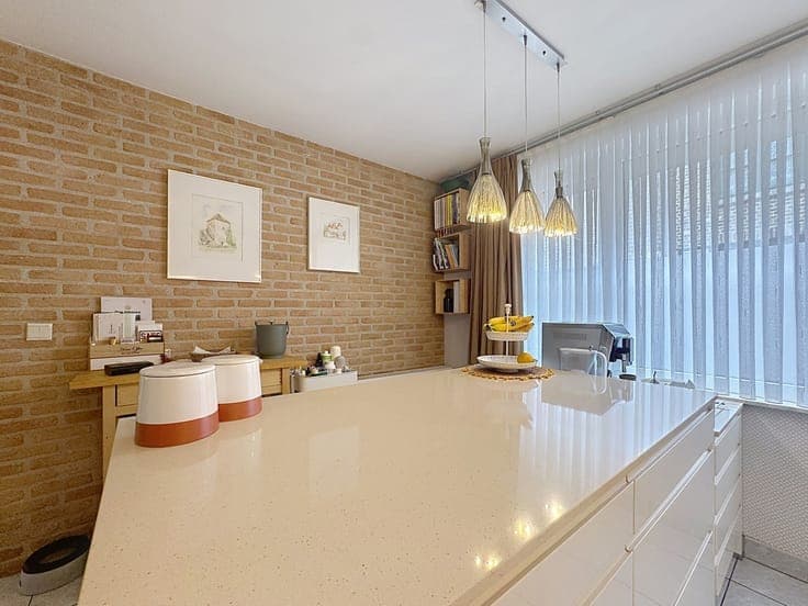 Instapklare gezinswoning met 4 slaapkamers, zonnepanelen ...