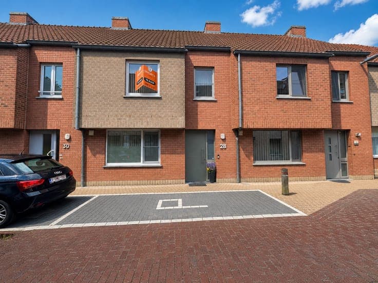 Instapklare gezinswoning met 4 slaapkamers, zonnepanelen ...