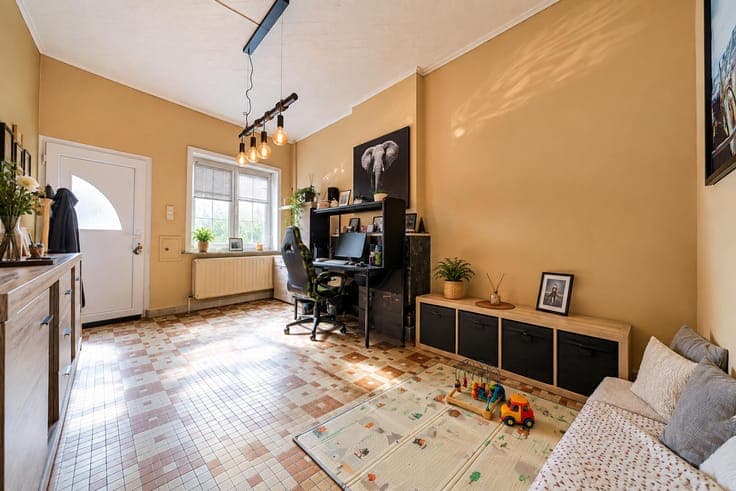 4-bedroom house, ideally located