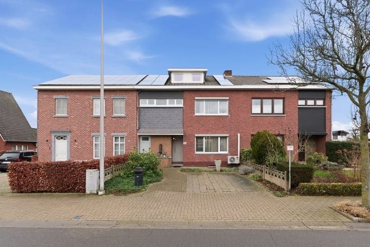 RUIME GEZINSWONING MET 3 SLKS, TUIN EN GARAGEBOX IN TONGEREN