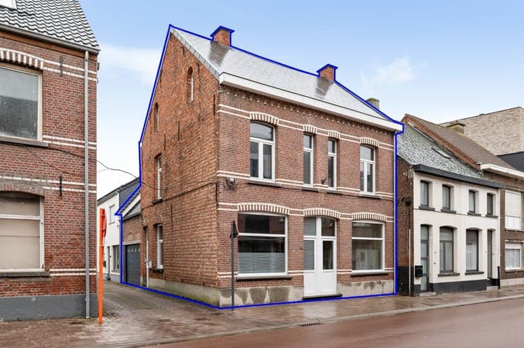 Gemoderniseerde woning met 4 slpks te Putte