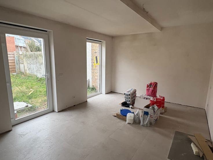 AFGEWERKTE bel-etagewoning met ZUID GERICHTE TUIN te Mari...