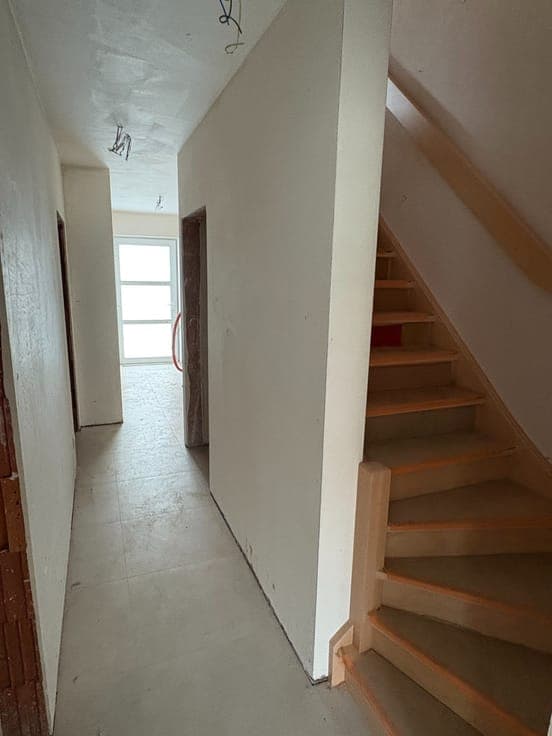 AFGEWERKTE bel-etagewoning met ZUID GERICHTE TUIN te Mari...
