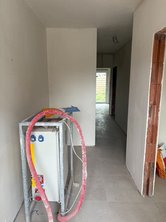 AFGEWERKTE bel-etagewoning met ZUID GERICHTE TUIN te Mari...