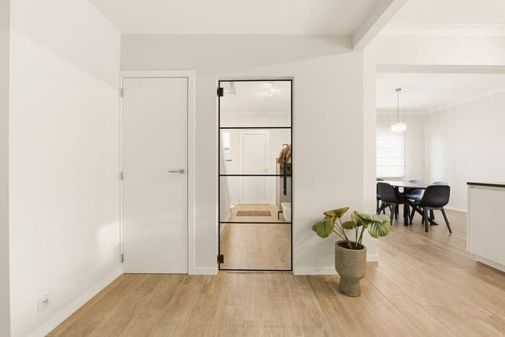 CHARMANTE OPEN BEBOUWING MET 3 SLAAPKAMERS, RUIME VERANDA...
