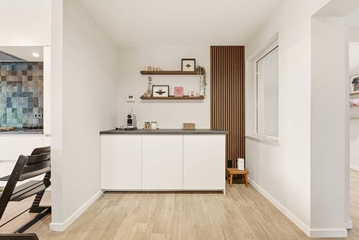 CHARMANTE OPEN BEBOUWING MET 3 SLAAPKAMERS, RUIME VERANDA...