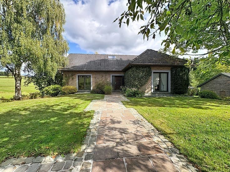 Exceptional Property with Land and Garages – Neubrück, Sankt