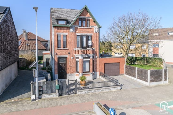 Licht op te frissen herenhuis te Haaltert