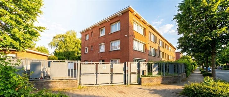 Apartment building
