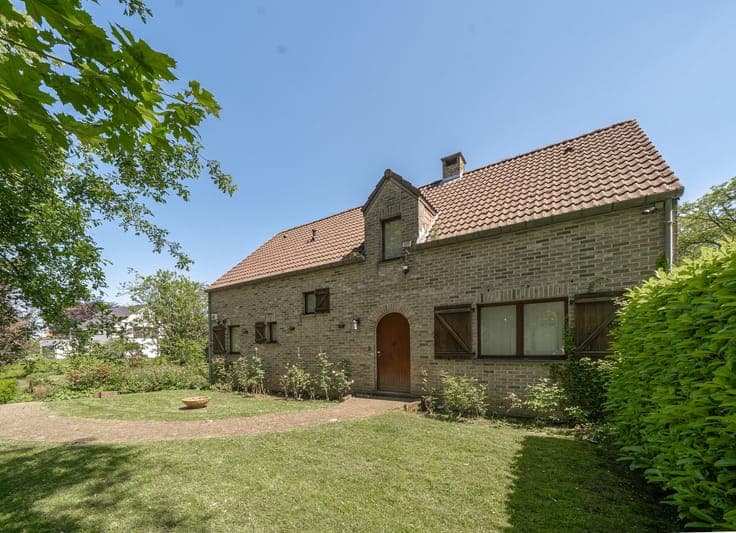 Mont-St-Jean - Villa 1987 de 275m² - 10a71ca SUD - Piscine -