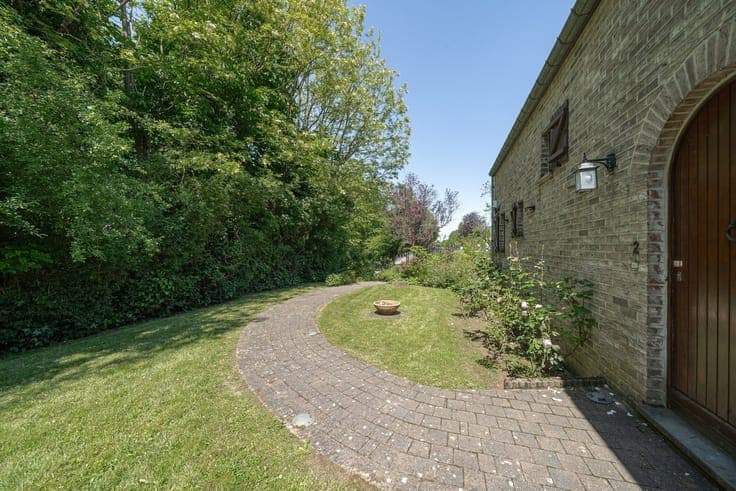 Mont-St-Jean - Villa 1987 de 275m² - 10a71ca SUD - Piscine -