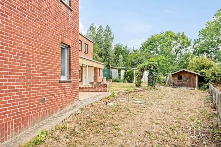 Spacious home in need of renovation with 4 bedrooms and a ga