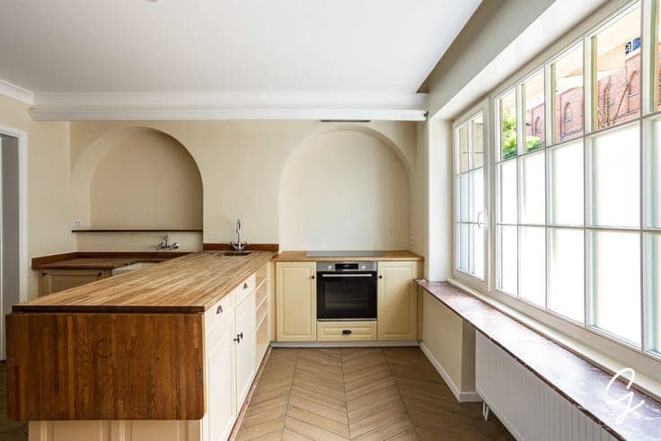 Character townhouse with 5 bedrooms near Muinkpark