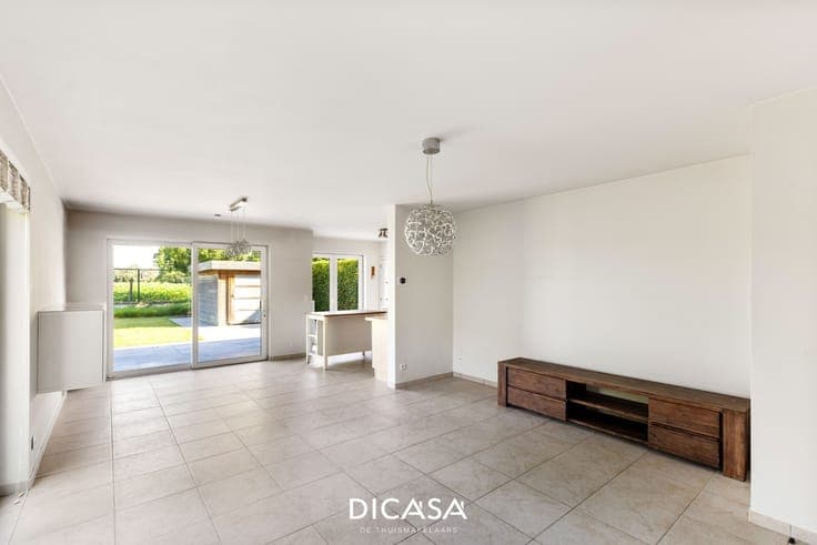 Instapklare gezinswoning met 3 slaapkamers, garage en zui...