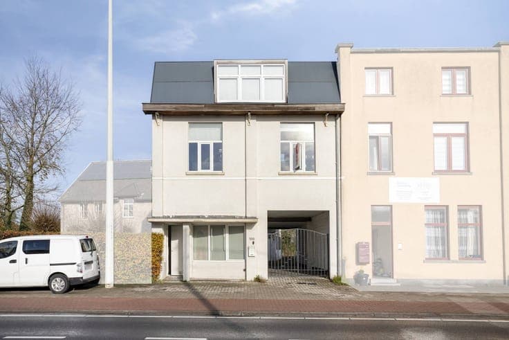 Commercial property with apartment and studio for sale in Ad
