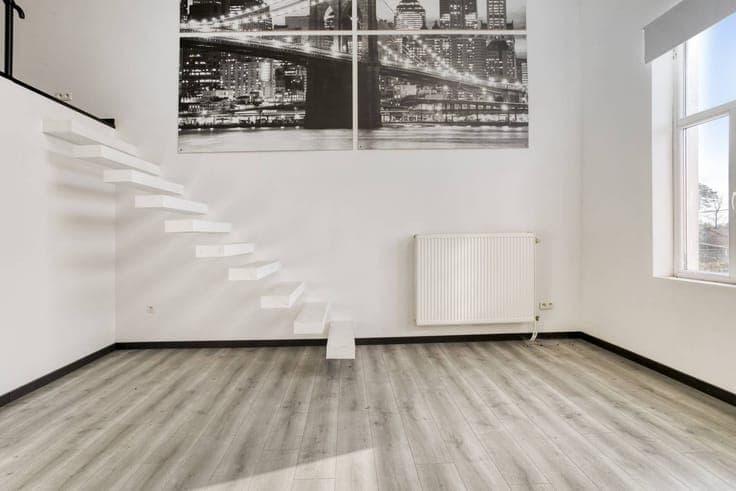 Commercial property with apartment and studio for sale in Ad