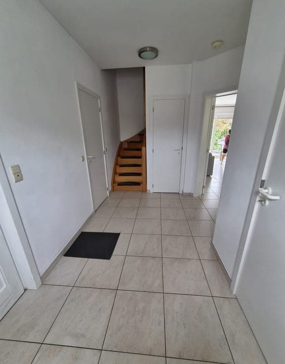4-bedroom family house with garden bordering woods