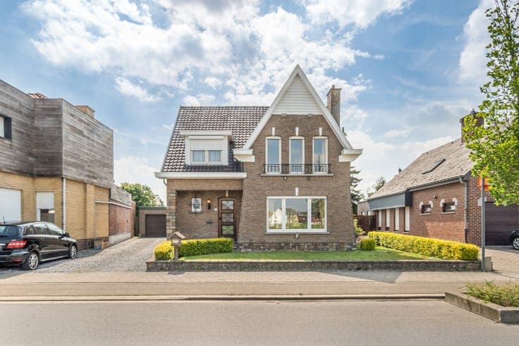 Te renoveren open bebouwing op mooie ligging nabij de Vaart