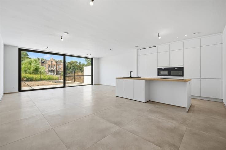 Closed new construction with 4 rooms, 2 bathrooms, garage an