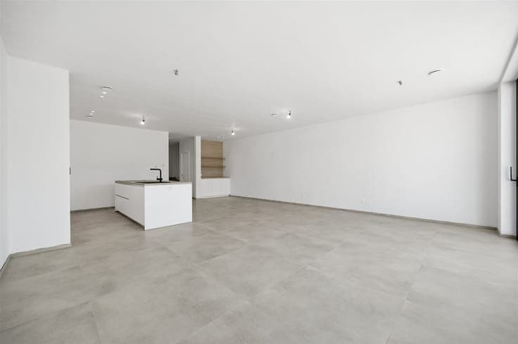 Closed new construction with 4 rooms, 2 bathrooms, garage an
