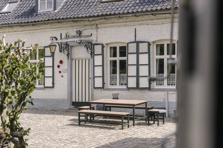 Authentic, charming square farm for sale in Brakel.