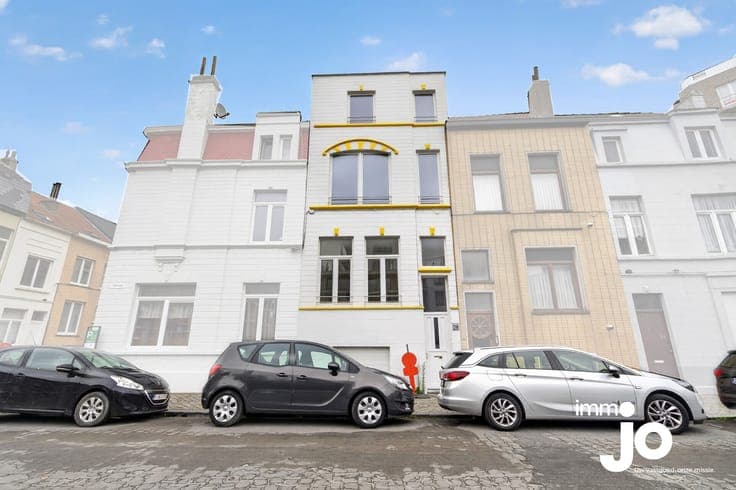A renovated, move-in-ready property of 100 m² close to th...