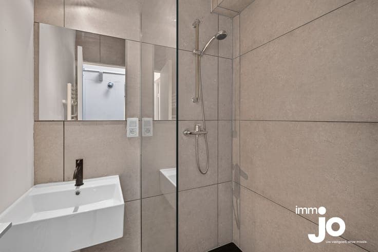 A renovated, move-in-ready property of 100 m² close to th...