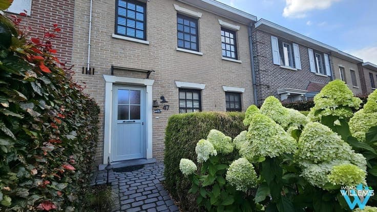 Spacious move-in ready home with office – EPC A