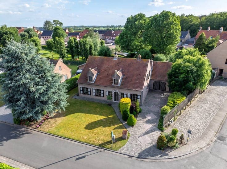 Charming house for sale in Merkem on 885m²