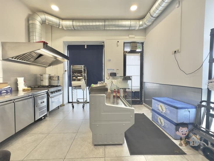 Investment property with 3 units!