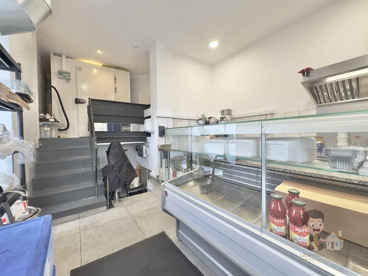Investment property with 3 units!