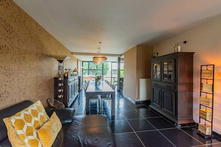 Spacious, well-maintained semi-detached home, 4 bed, garage
