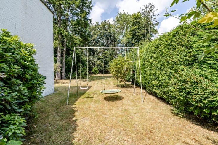 Villa with hangar in Dilbeek