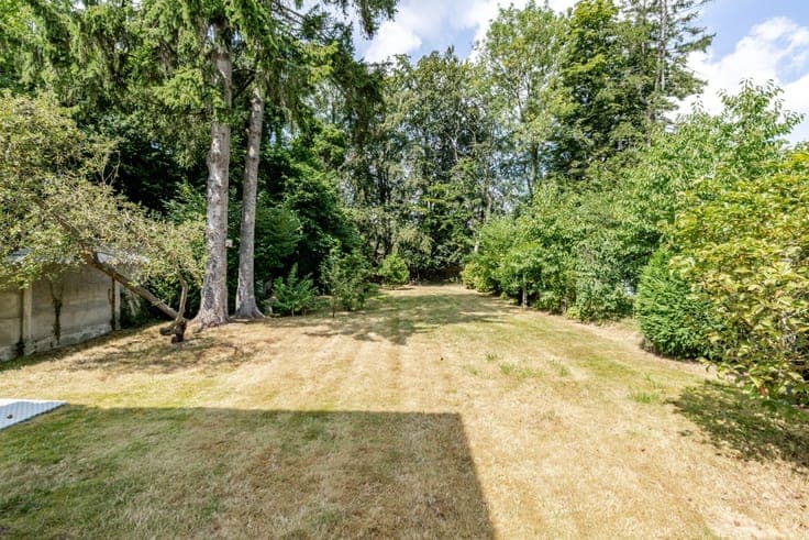 Villa with hangar in Dilbeek