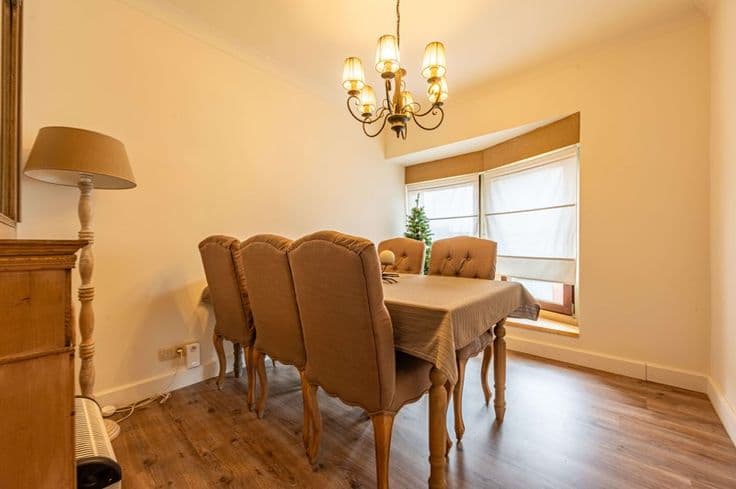 Woning met magazijn en 3 slaapkamers te koop in Waregem!