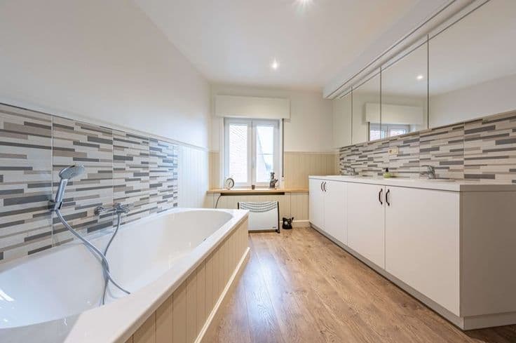 Woning met magazijn en 3 slaapkamers te koop in Waregem!