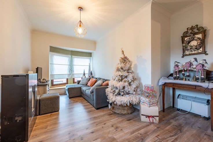 Woning met magazijn en 3 slaapkamers te koop in Waregem!