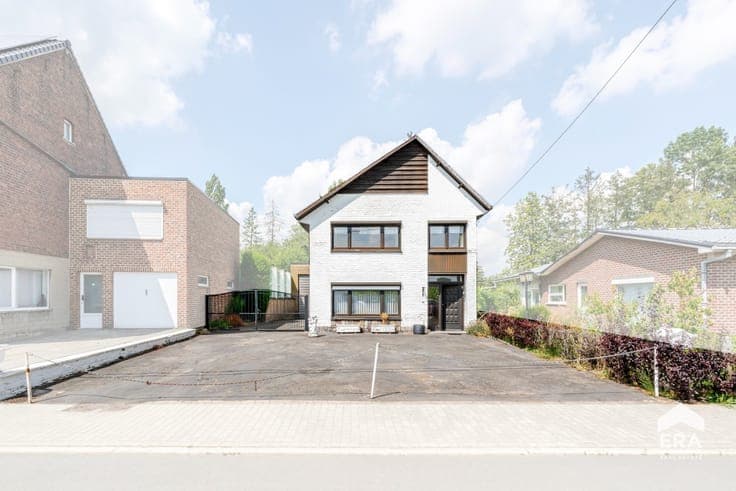 Villa with hangar in Dilbeek