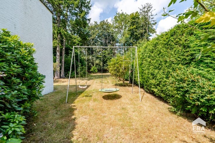 Villa with hangar in Dilbeek