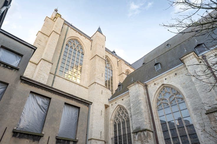 Karaktervolle woning met originele bar in hartje Antwerpen
