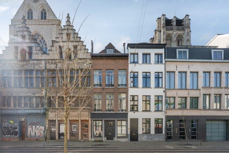 Karaktervolle woning met originele bar in hartje Antwerpen