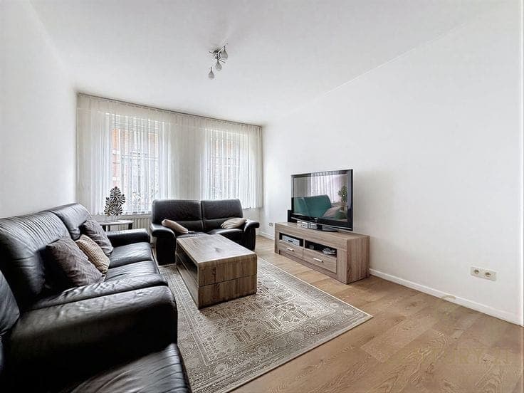 5-bedroom house with one bedroom on the ground floor, court…