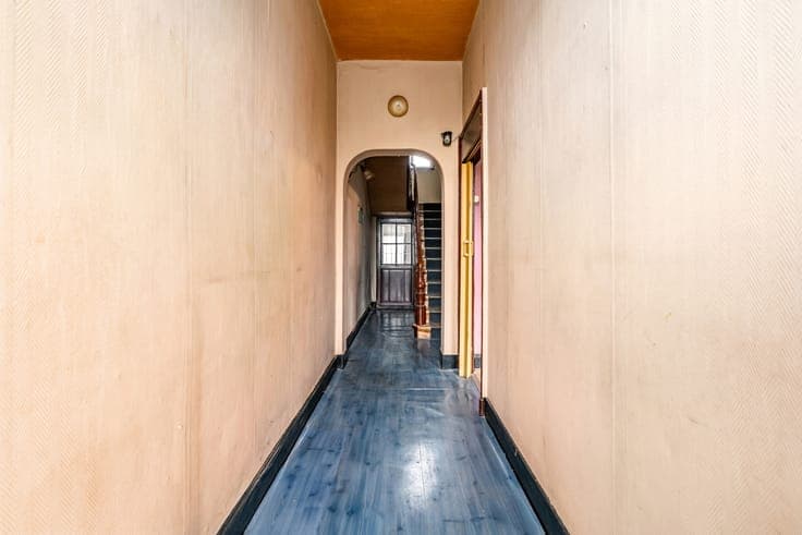 Spacious family home with 5 bedrooms near the town centre