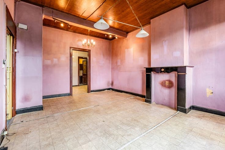 Spacious family home with 5 bedrooms near the town centre