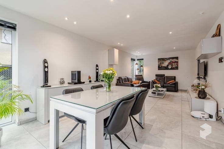 Recente (bj. 2023) royale woning met 4 SLPK (5 mogelijk) ...
